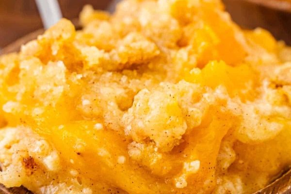 Peach cobbler dump cake with lots of peaches.
