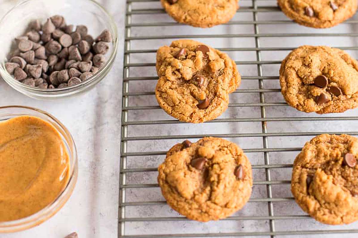 Cookies on a cooling rack.