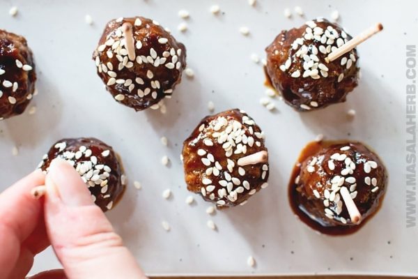 Sesame meatballs with sesame seeds on a plate.