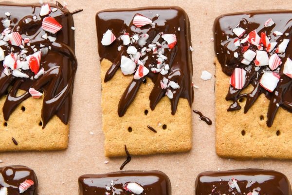 A delightful Christmas dessert featuring Graham crackers generously topped with a dreamy chocolate and peppermint drizzle.