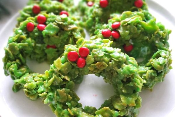 Green pistachio wreaths on a plate.