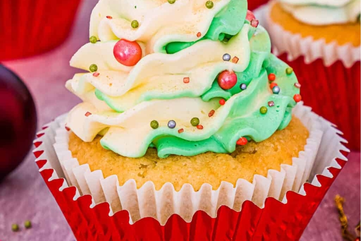 Get into the festive spirit with these delightful Christmas cupcakes. These treats are adorned with delectable icing and enchanting decorations, making them the perfect addition to your holiday desserts. Indulge in the