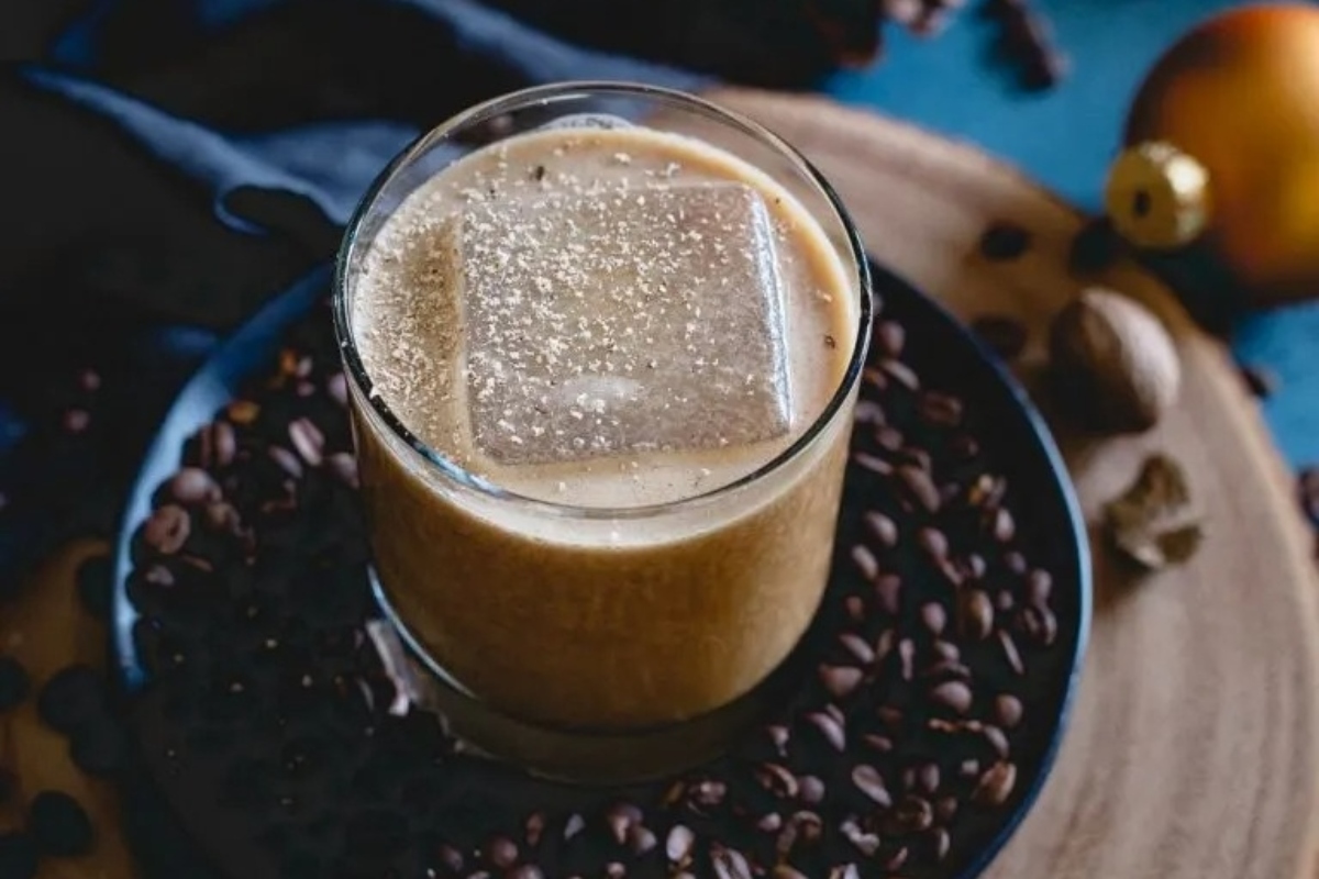 A festive coffee cocktail adorned with ice and coffee beans, perfect for Christmas celebrations.