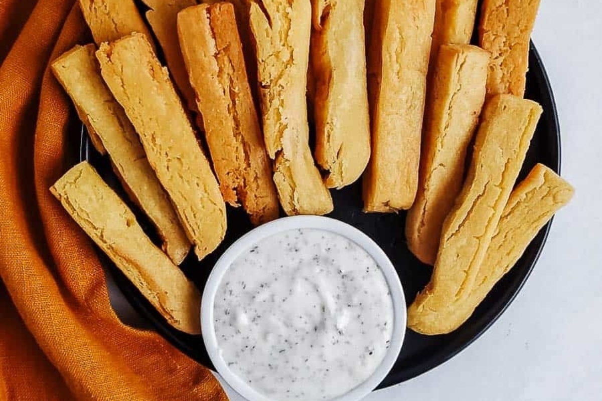 Crispy chickpea on a pate.