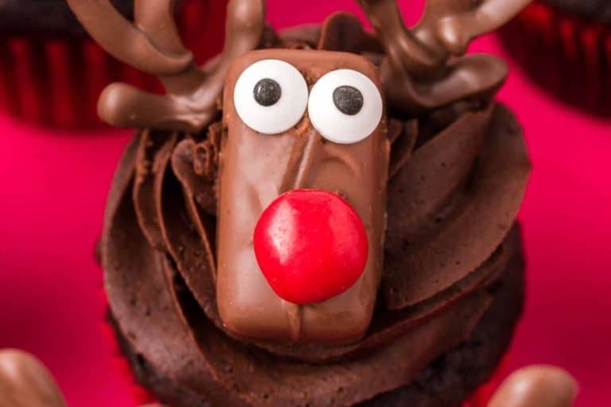 Cute Christmas cupcakes featuring Rudolph the red-nosed reindeer.