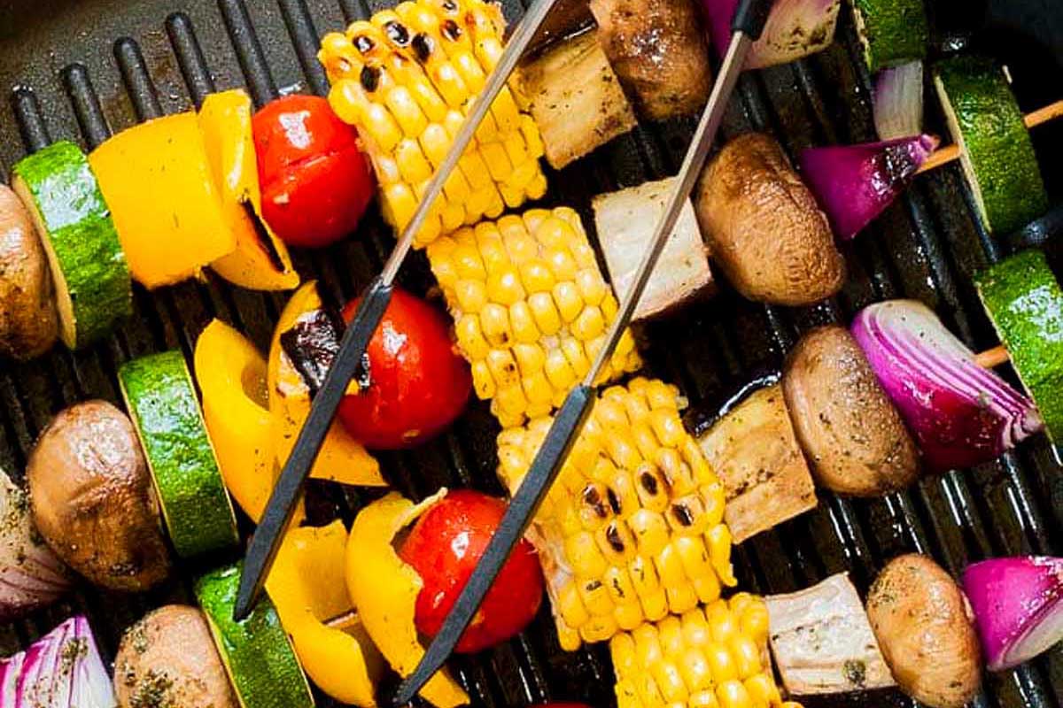 Grilled vegetables on skewers.
