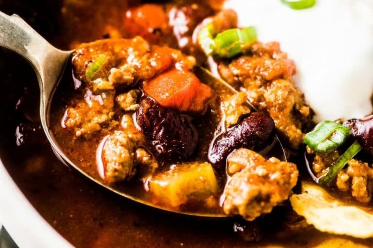 A flavorful recipe of chili with beans and sour cream, perfect for a comforting meal.