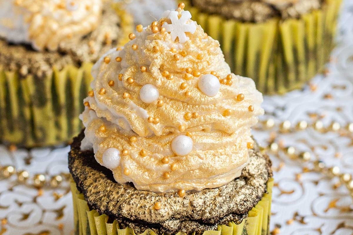Christmas cupcakes with gold icing and gold sprinkles make the perfect festive treat for any holiday gathering.