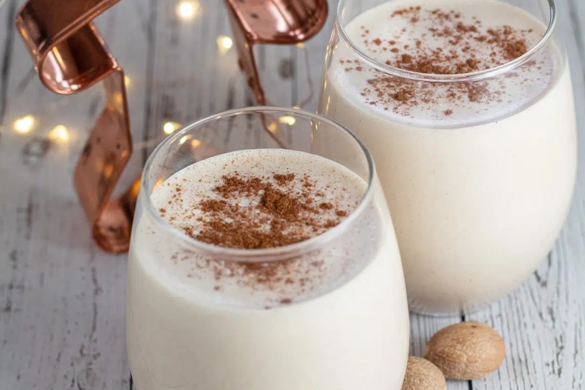 Two glasses of mulled wine with cinnamon and nutmeg, perfect for the holiday season.