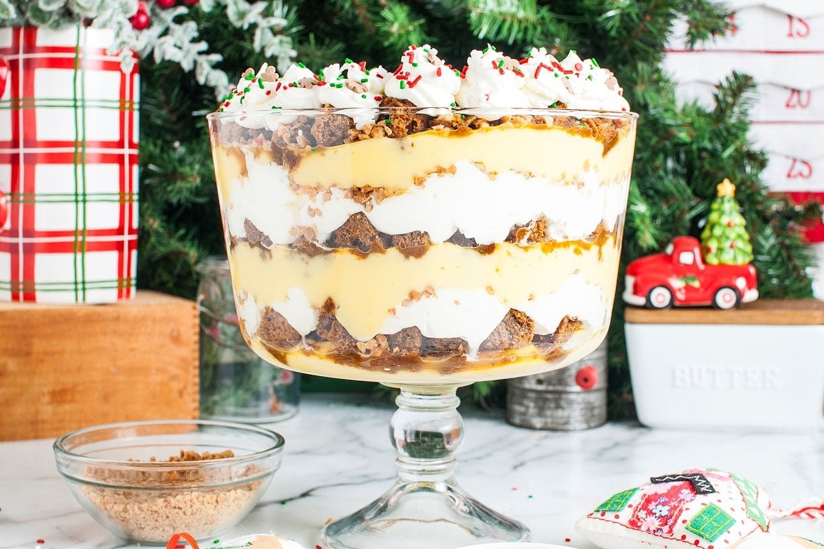 Gingerbread on a glass.