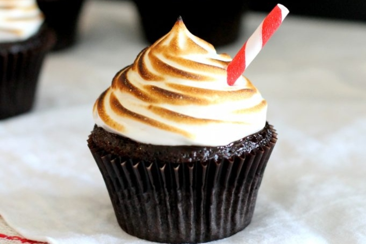Cute Christmas cupcakes with a red and white striped straw.