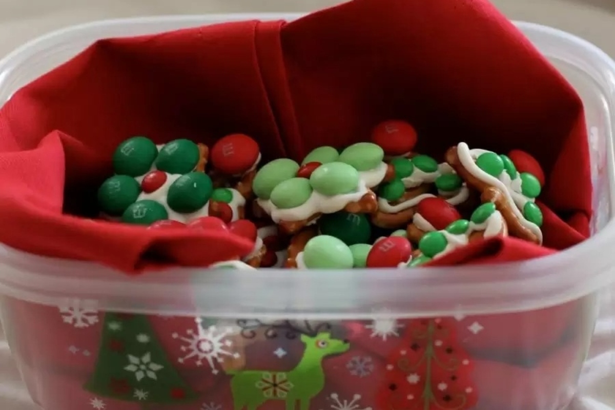 Edible Christmas pretzels in a plastic container, perfect for Christmas gifts.