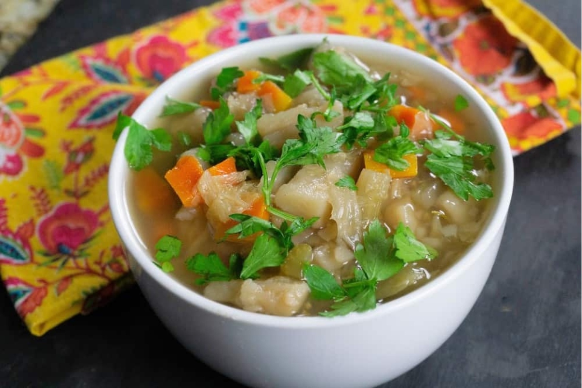 A German soup recipe featuring carrots and parsley.