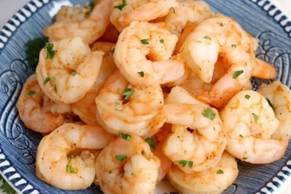 Shrimp in a blue and white bowl.