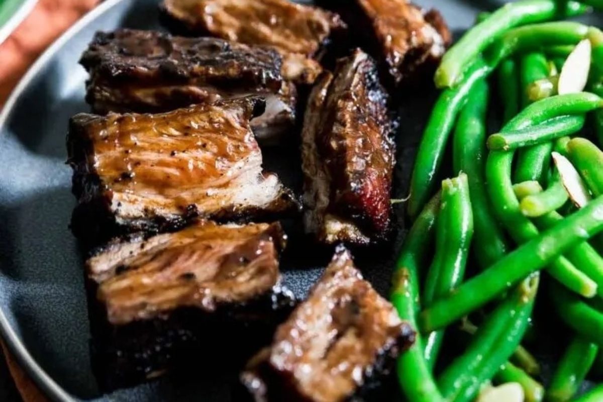 Delicious ribs and green beans recipes on a plate.