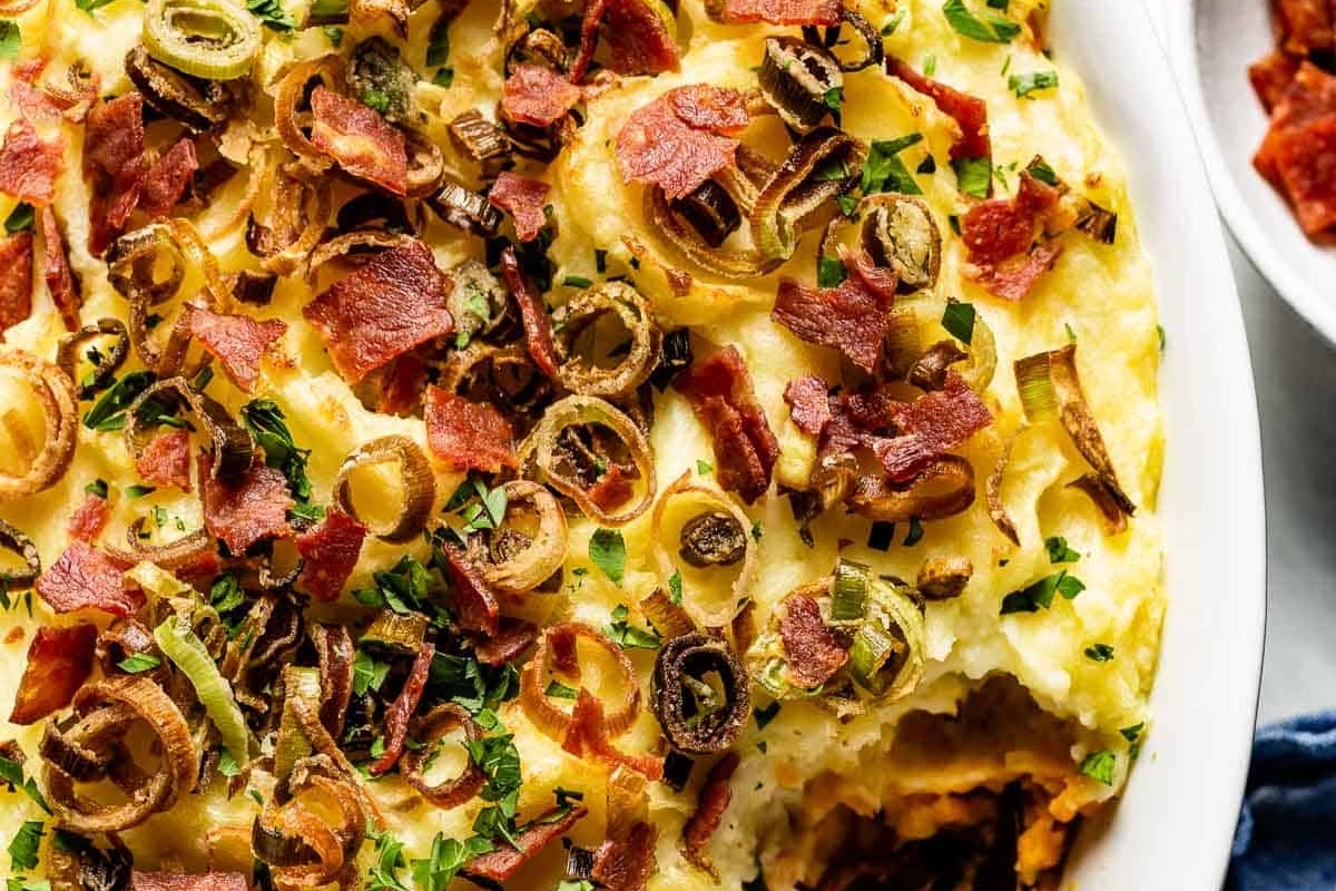 A comforting Thanksgiving dish with mashed potatoes and bacon, perfect for making ahead of time.