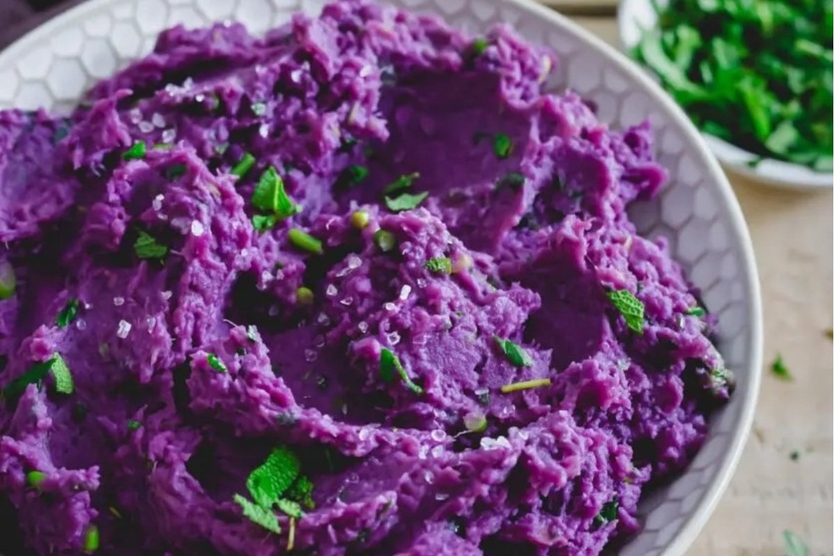 Purple mashed potatoes in a bowl prepared using SEO techniques.