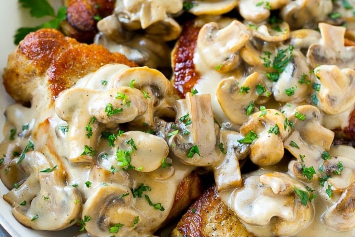Pork chops with mushroom.