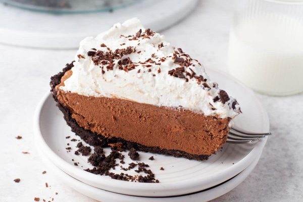 A slice of chocolate ice cream pie on a plate.