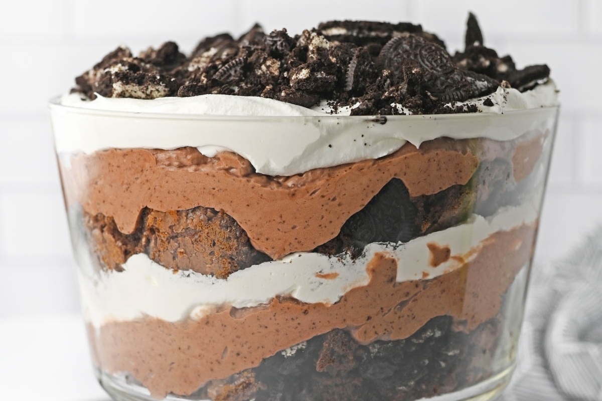 Trifles: Oreo trifle in a glass bowl.