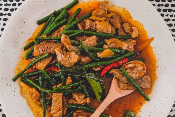 Budget-friendly Thai beef curry with green beans served as a take-out meal.