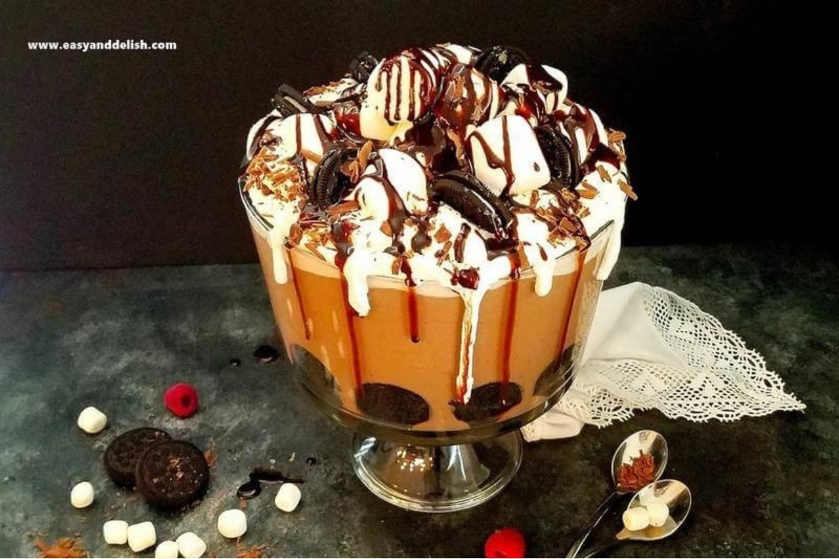 Trifles ice cream sundae in a glass.
