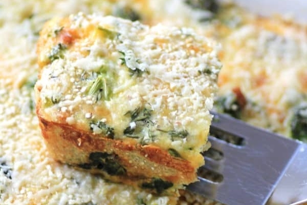 A broccoli quiche with a fork.