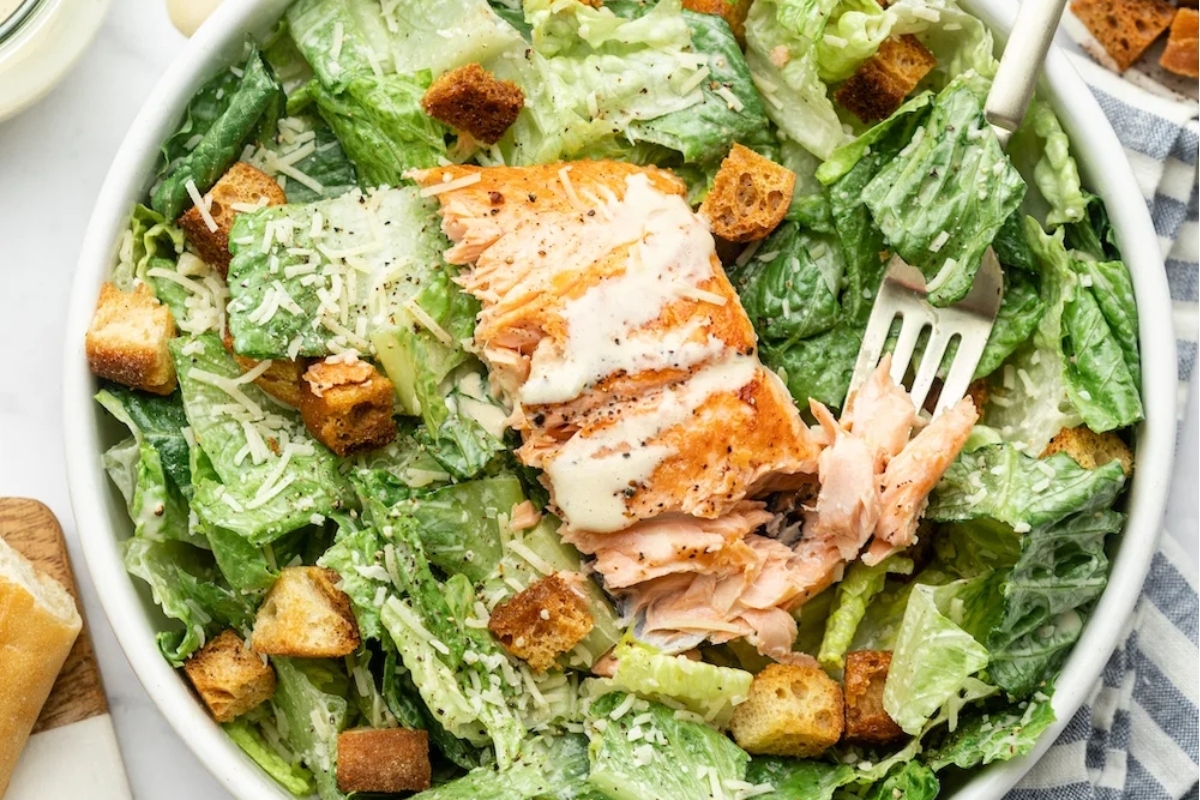 Caesar salad with salmon and croutons.