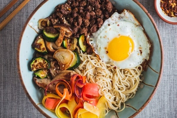 A delicious bowl of ramen featuring perfectly cooked noodles, fresh vegetables, and a delicate egg. This recipe is sure to satisfy your noodle cravings!