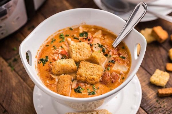 A cream soups with croutons and croutons.