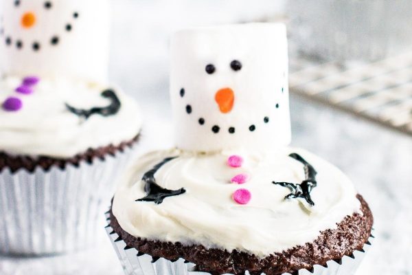 Snowman cupcakes with marshmallow frosting are the perfect Christmas treats.