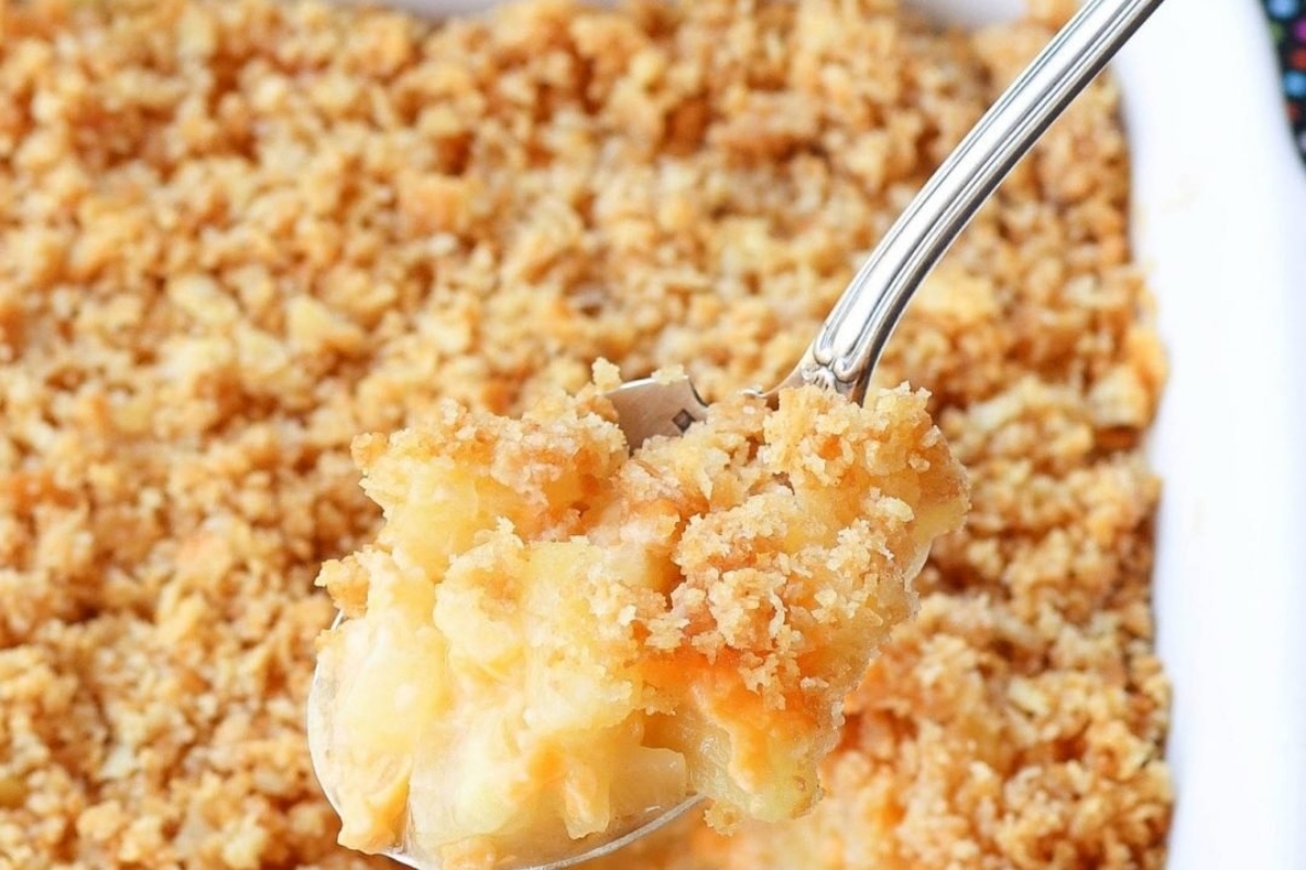 A country-style cheesy macaroni and cheese casserole. (Keywords: Country Style)