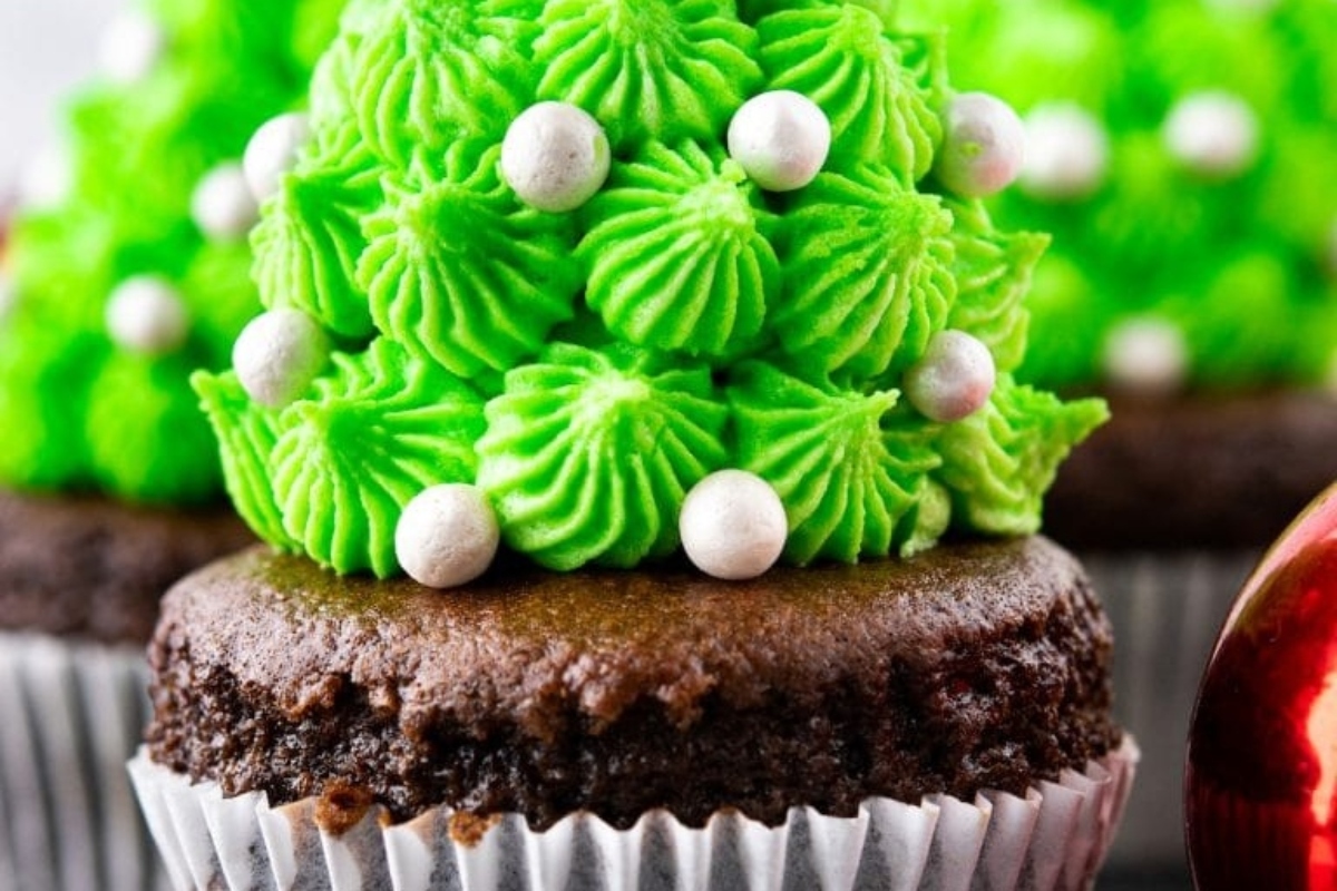 Christmas-themed cupcakes decorated as chocolate trees.