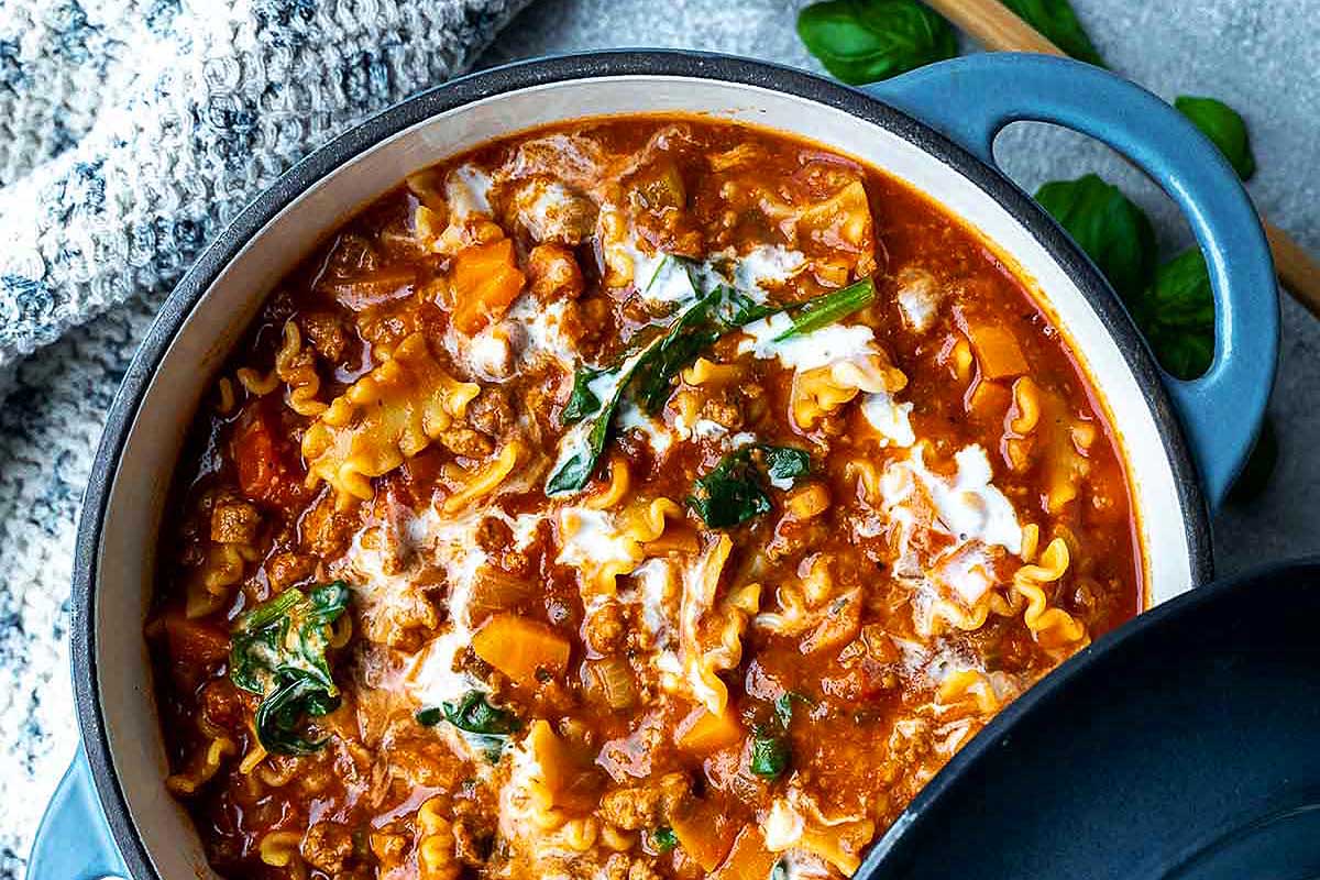 A pot of pasta in a blue bowl.
