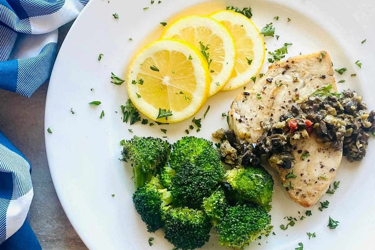 A winter recipe featuring chicken, broccoli and lemons cooked in an air fryer.