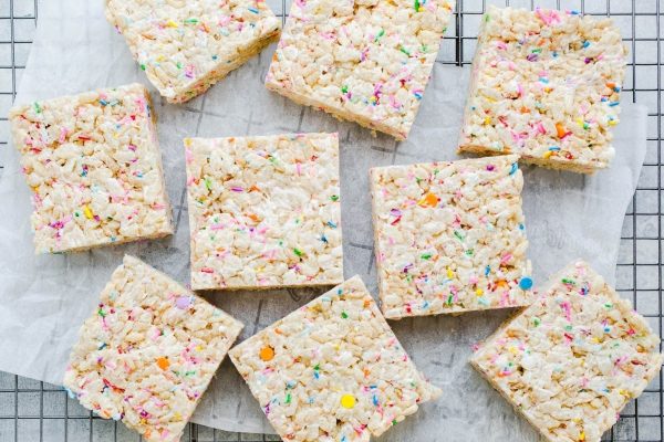 Rice krispy treats on a cooling rack.