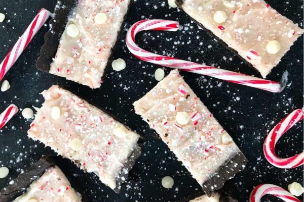 Candy cane bars with white chocolate and candy canes.