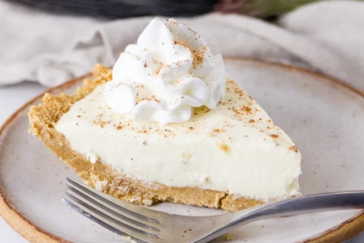 A slice of pumpkin pie on a plate.
