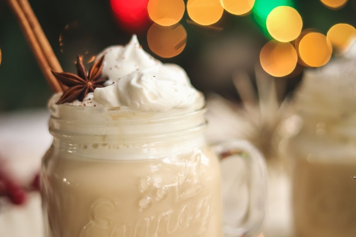 Two mason jars filled with Starbucks-inspired holiday recipes. This is one of the best Starbucks holiday recipes.