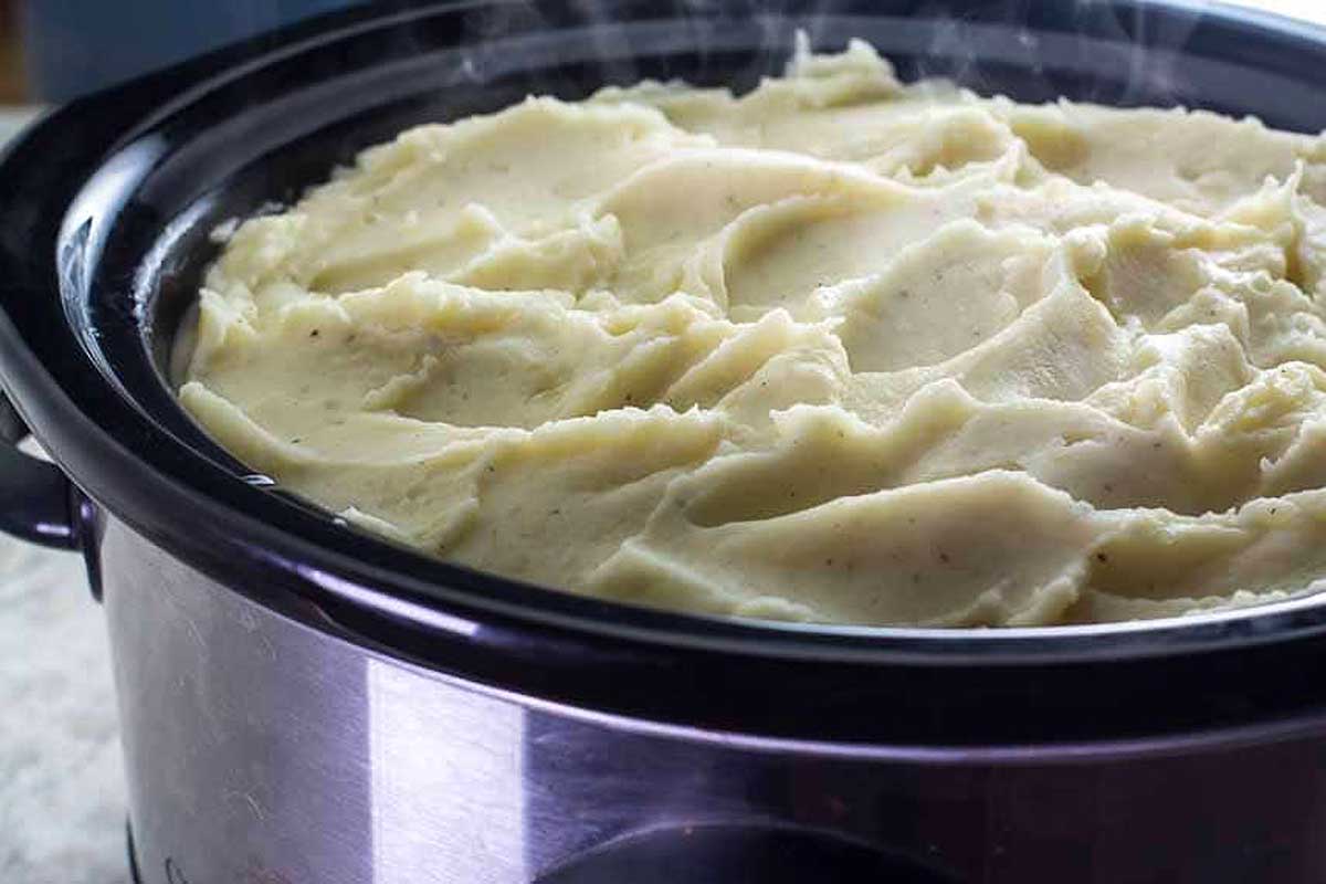 mashed pottaoes inside slow cooker