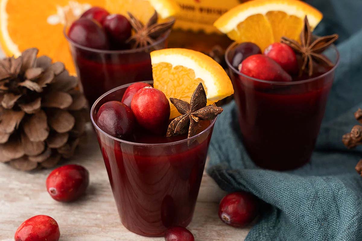 Thanksgiving Cranberry Mulled Wine with Oranges