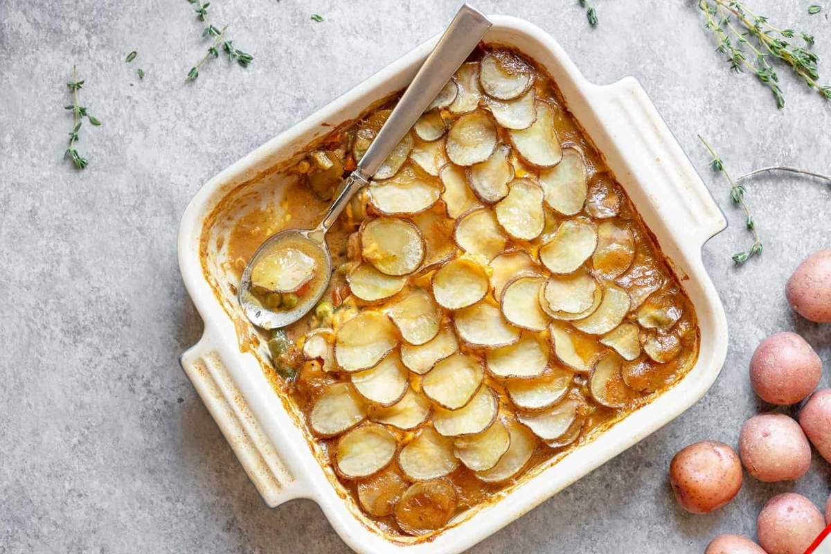 A recipe for a casserole dish with potatoes, thyme, and frozen mixed vegetables.