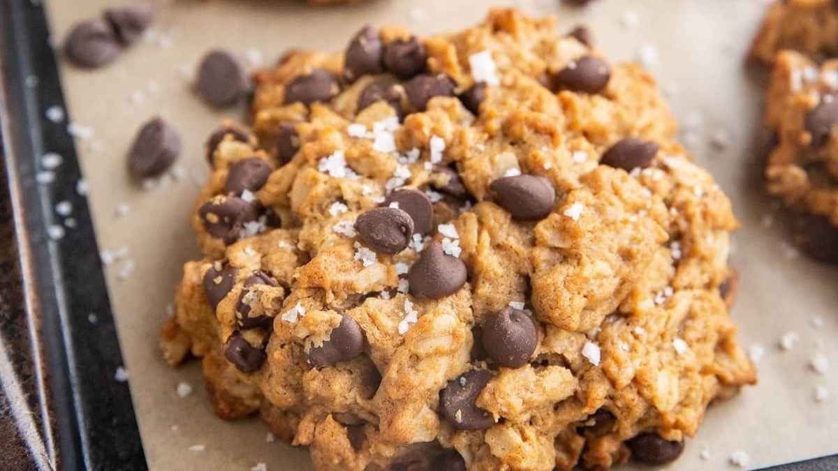 5-Ingredient peanut butter oatmeal chocolate chip cookies. 