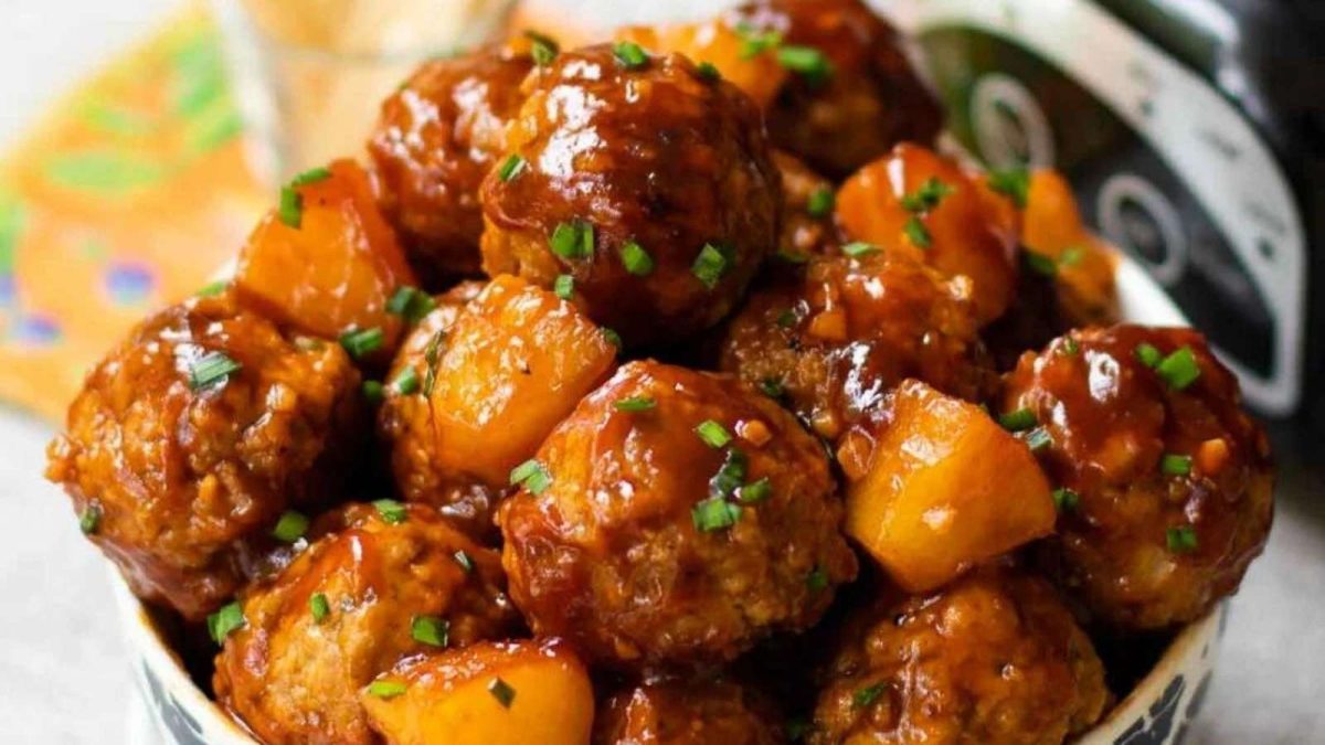 A Southern Soul Crock Pot Hawaiian Meatballs