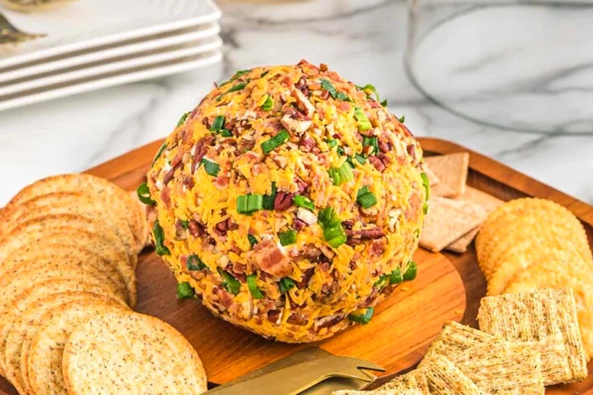 The Best Bacon Ranch Cheese Ball Recipe. 