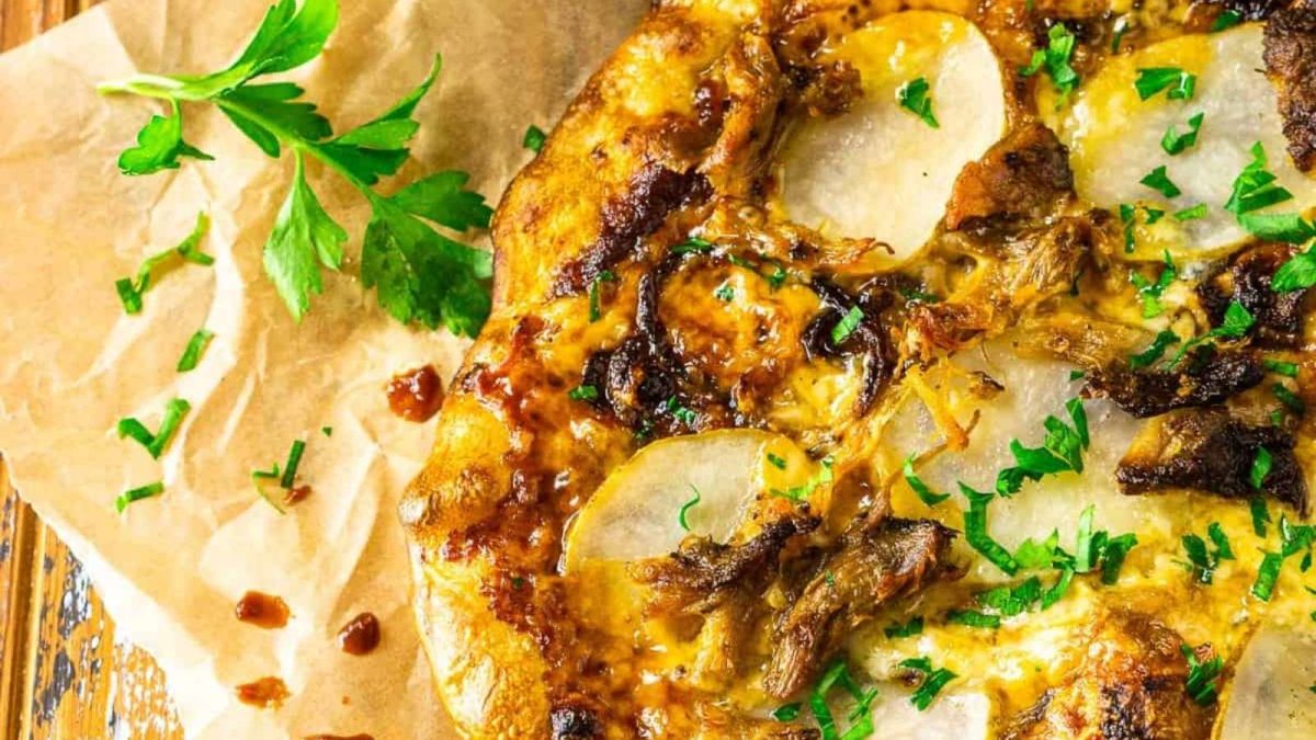 Burrata and Bubbles Pulled Pork Bbq Pizza With Potatoes And Caramelized Onions