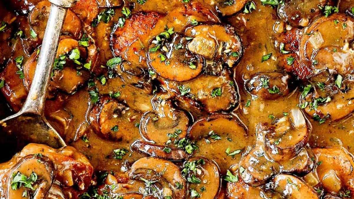 Carlsbad Cravings Pork Loin Medallions In Mushroom Gravy 1