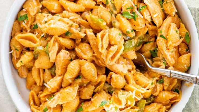 Chicken fajita pasta in bowl.