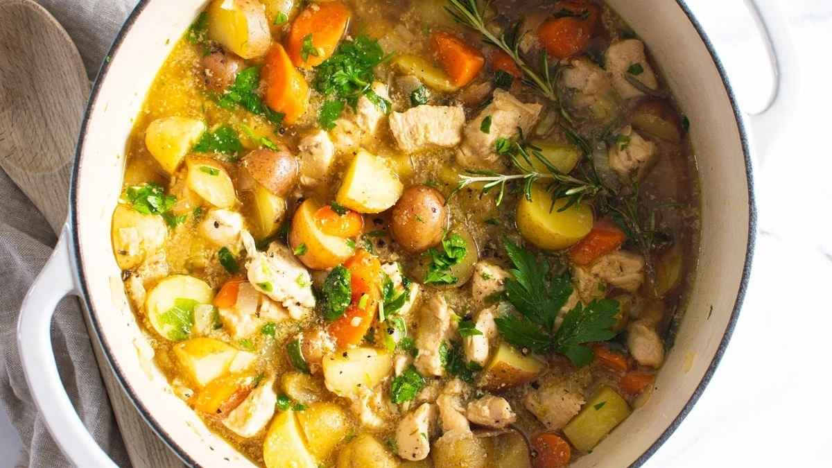 Chicken stew in a pot.