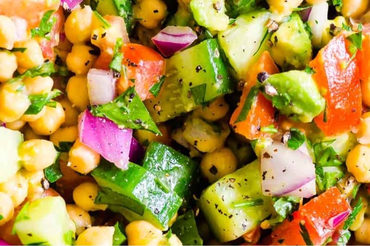 A hearty bowl of chickpea salad.